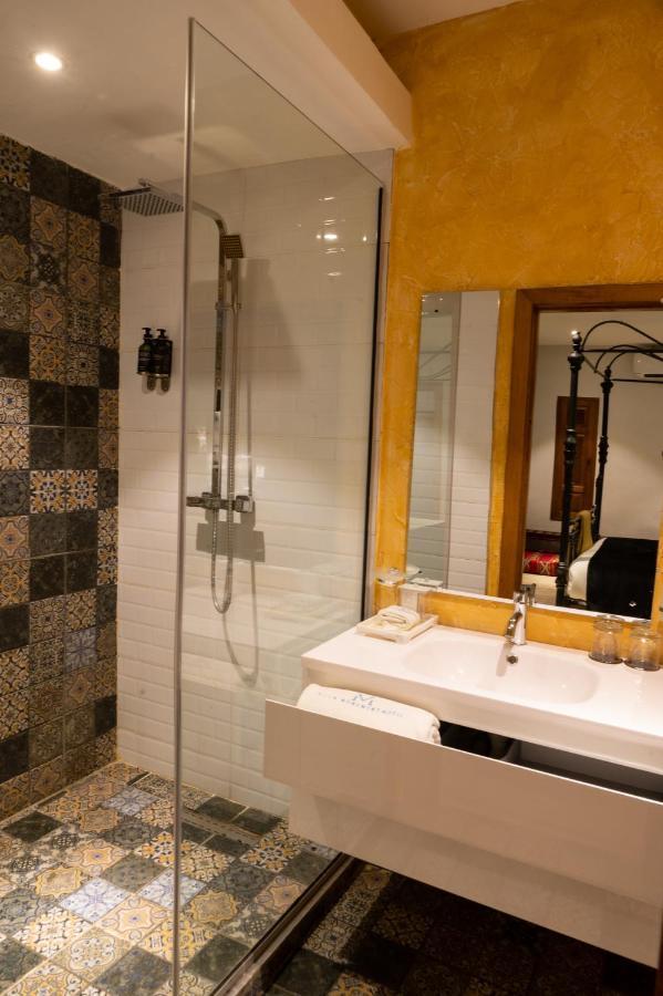 Villa Monument Hotel Aliayabiagba エクステリア 写真